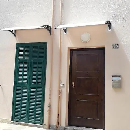 Max And Sun Parking Privato Nel Prezzo 圣雷默